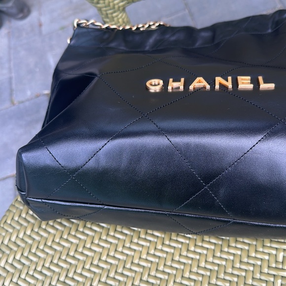Chanel hobo medium 22 handbag - Picture 8 of 9
